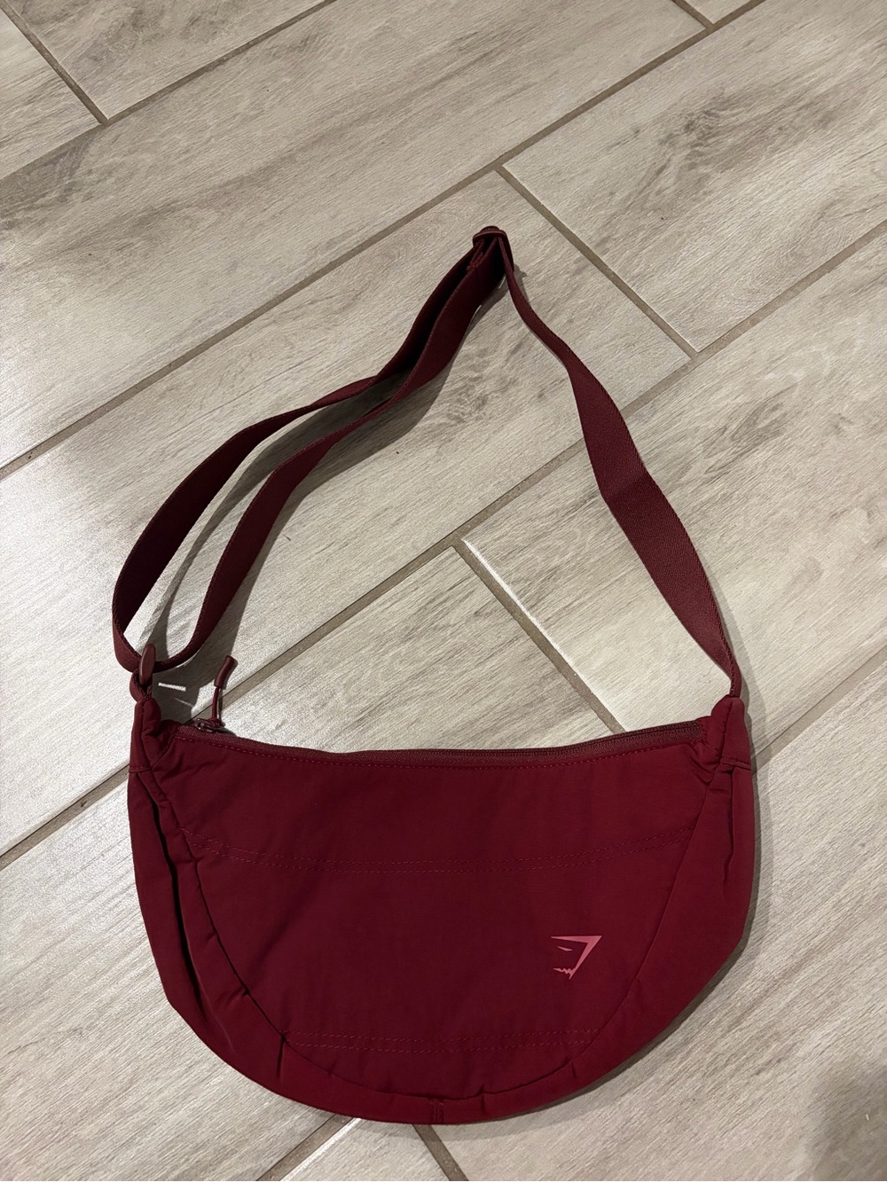 Gymshark Women’s Pleat Crossbody Purse Gym Bag Rich Maroon NEW